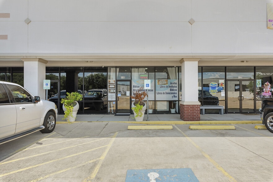 More Photos Of 301 Vista Rd, Pasadena Storefront For Lease