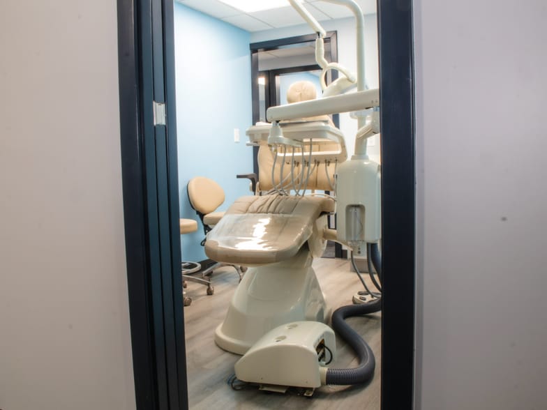 More Photos Of 826 Crescent St, Brockton Freestanding For Lease