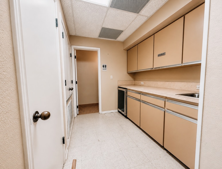 More Photos Of 1501 N Amburn Rd, Texas City Medical For Sale
