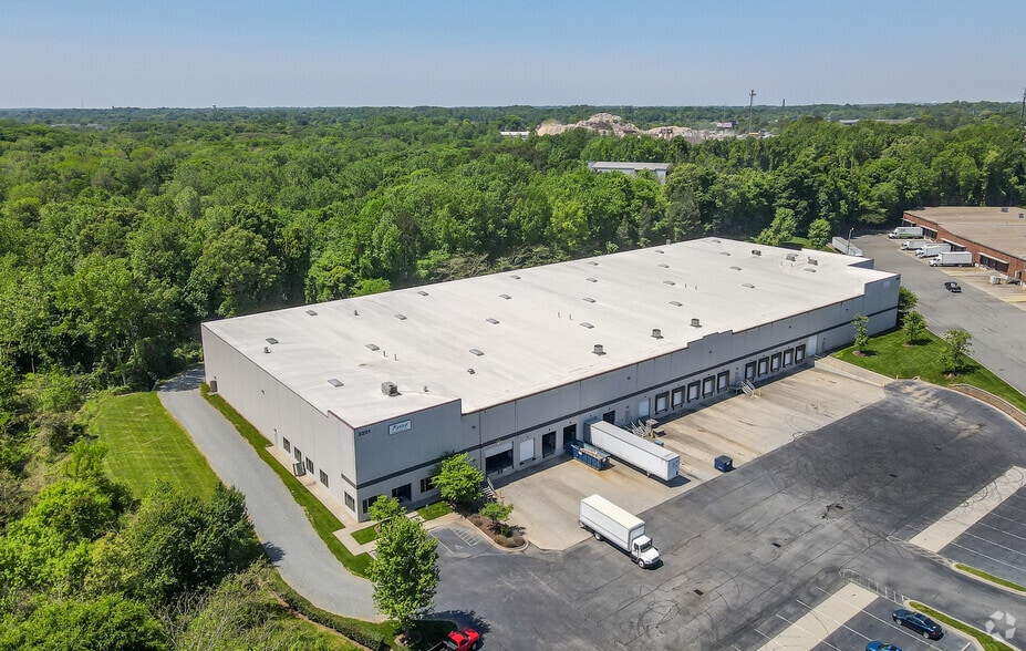 More Photos Of 2201 Interstate North Dr, Charlotte Warehouse For Lease
