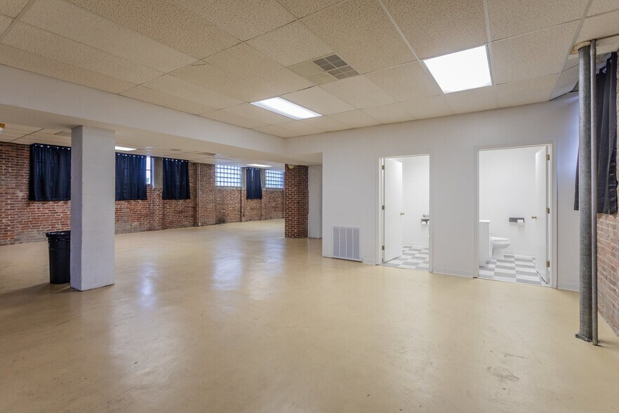 More Photos Of 406 W Spotswood Trl, Elkton Storefront For Sale