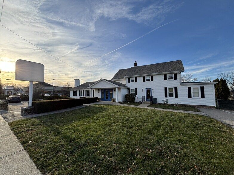 More Photos Of 651 Main Rd, Tiverton Office For Sale