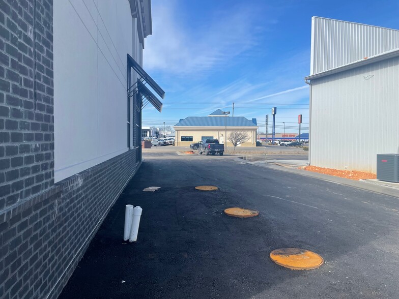 More Photos Of 2585 Old Russellville Pike, Clarksville General Retail For Lease