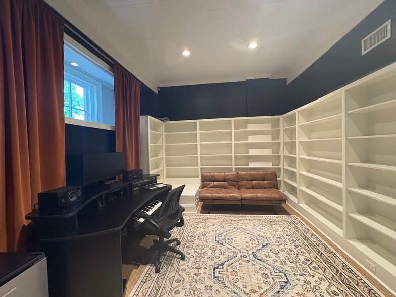 More Photos Of 407 Main St, Franklin Office For Lease