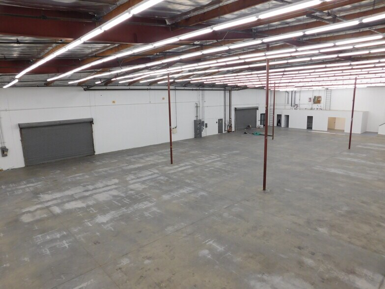 More Photos Of 365 E Jefferson Blvd, Los Angeles Warehouse For Lease