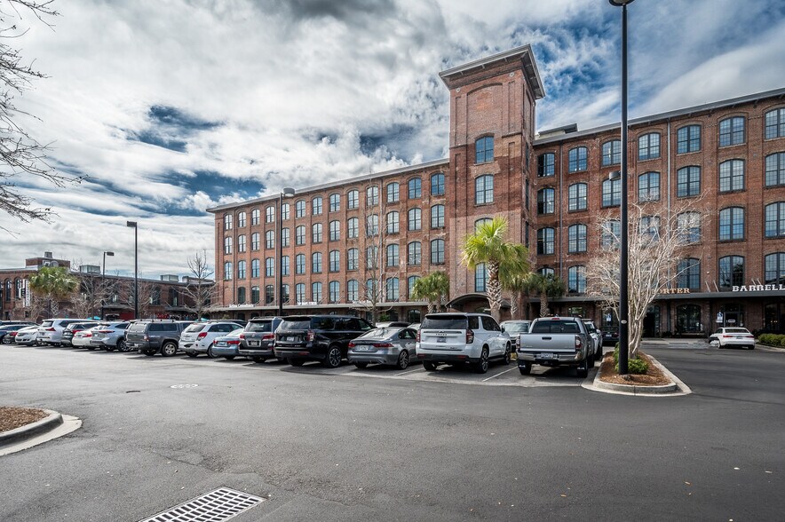 More Photos Of 6801 Carnegie Blvd, Charlotte Office Residential For Lease