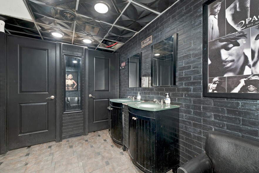 More Photos Of 13901 Michigan Ave, Dearborn Restaurant For Sale