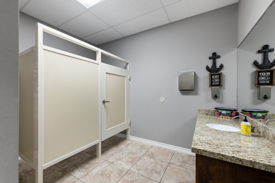 More Photos Of 1259 N Stuart Place Rd, Harlingen Office For Sale