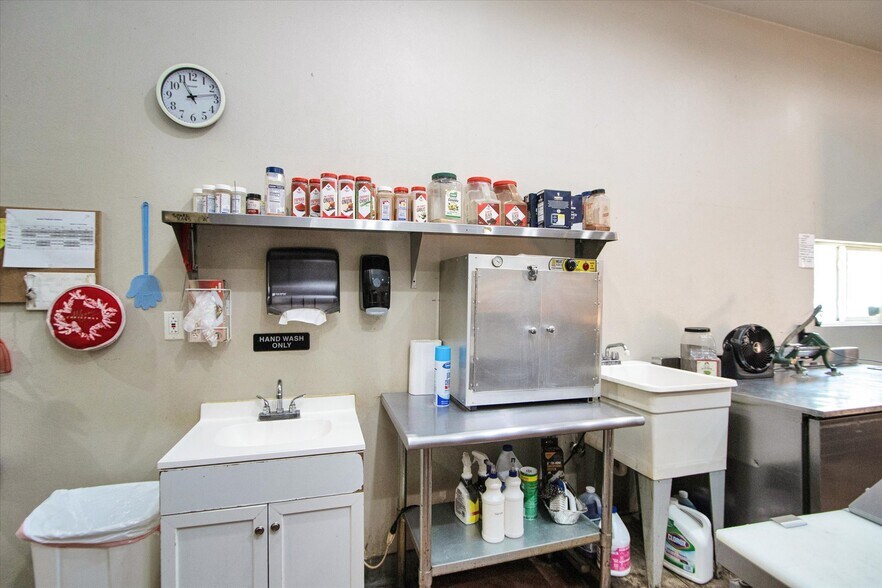 More Photos Of 3710 Waterwood Pass, Elmendorf Restaurant For Sale