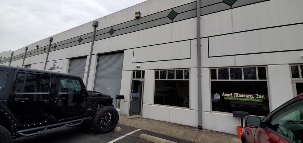 More Photos Of 11482-11518 Robertson Dr, Manassas Warehouse For Lease