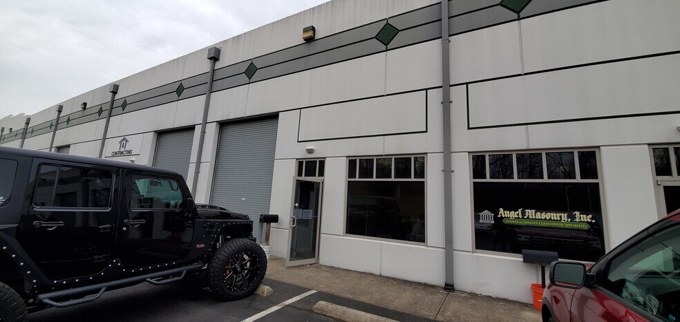 More Photos Of 11482-11518 Robertson Dr, Manassas Warehouse For Lease