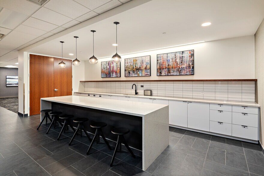 More Photos Of 11100 Wayzata Blvd, Minnetonka Office For Lease