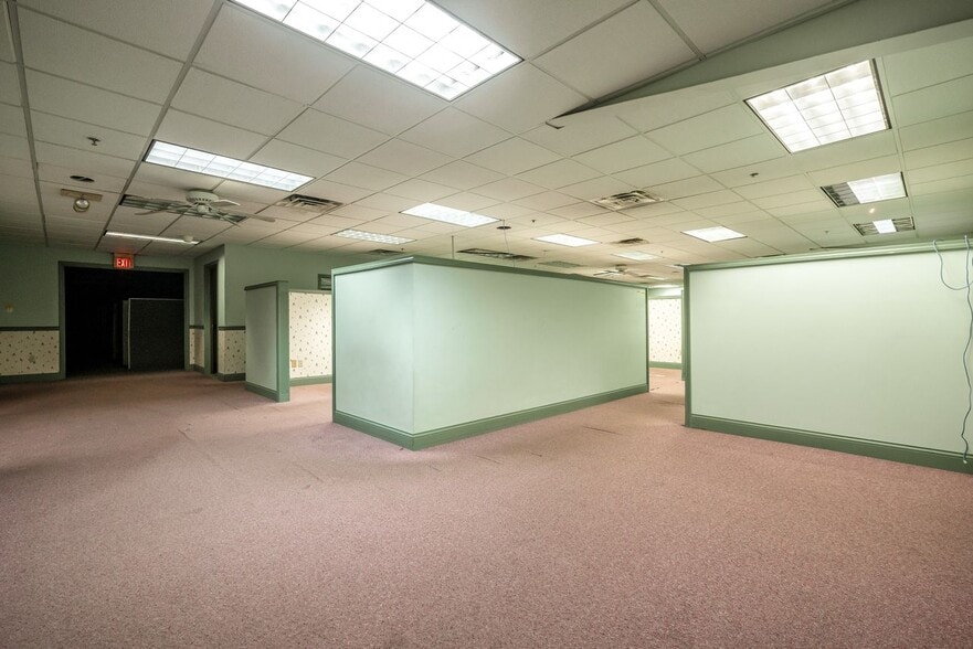 More Photos Of 4282-4364 E Blue Lick Rd, Louisville Warehouse For Sale