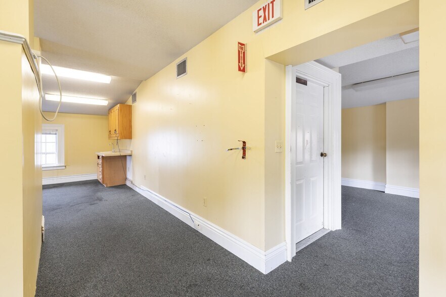 More Photos Of 1 Main St, Hartford Office Residential For Sale