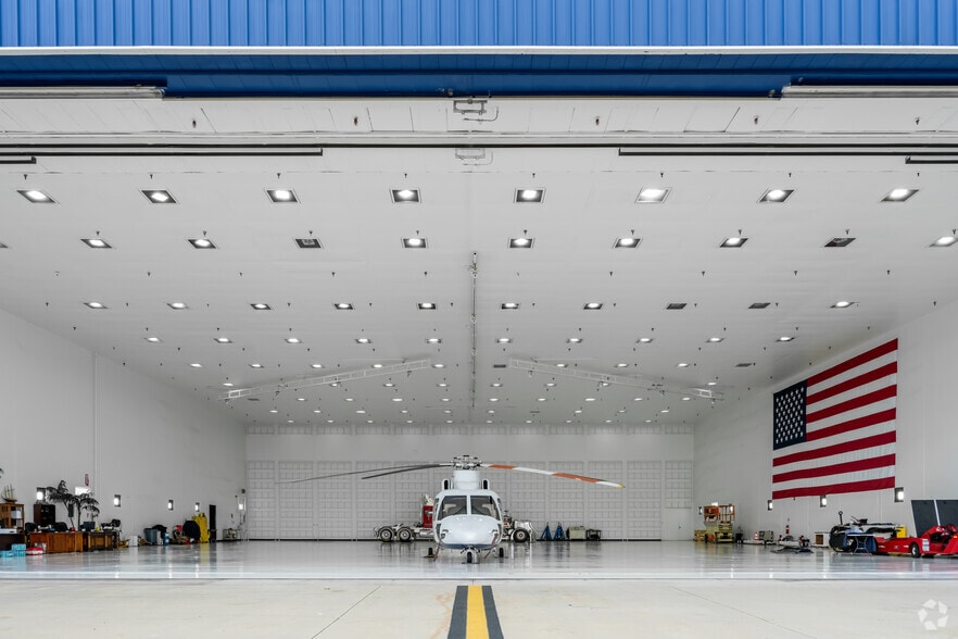 More Photos Of 3495 N Lakewood Blvd, Long Beach Warehouse For Lease