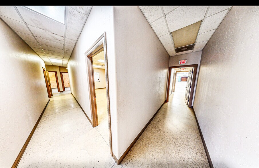 More Photos Of 5500 SW Moody St, Victoria Manufacturing For Sale