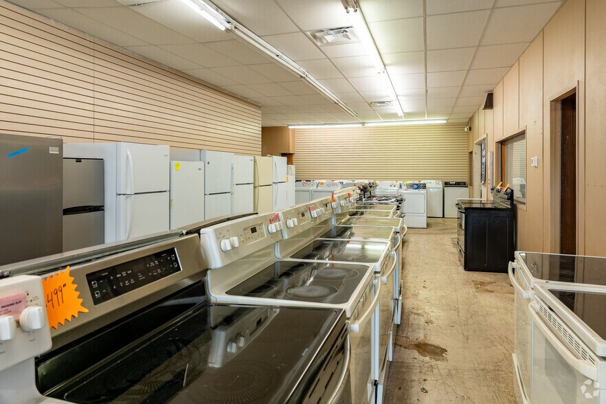 More Photos Of 25-45 Rutter St, Rochester Warehouse For Lease