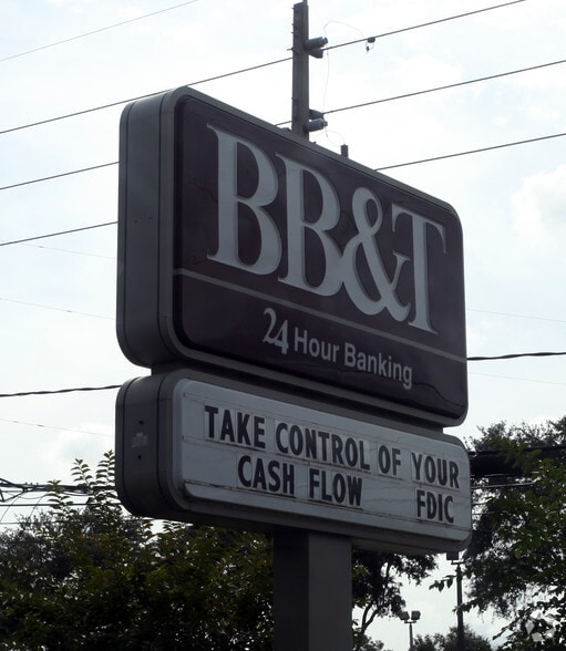 More Photos Of 10625 Philips Hwy, Jacksonville Bank For Lease
