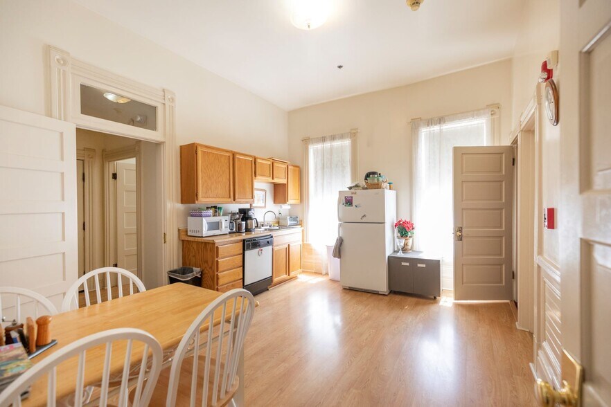 More Photos Of 1903 21st St, Sacramento Office Residential For Lease