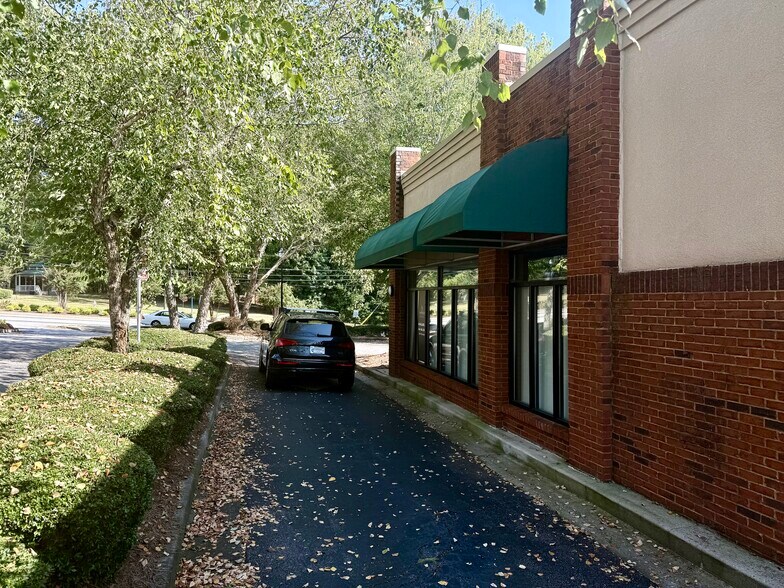 More Photos Of 3660 Cascade Rd, Atlanta Storefront For Lease