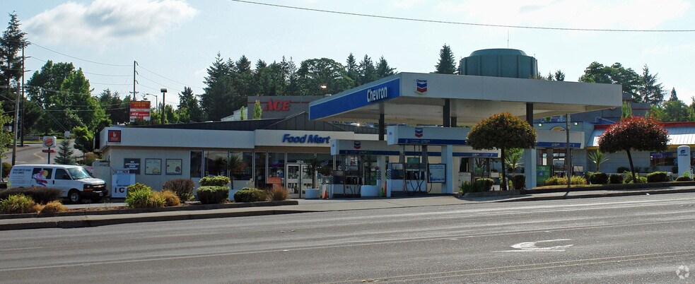 Primary Photo Of 3514 Commercial St SE, Salem Service Station For Lease
