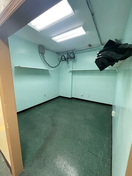 More Photos Of 1622 S Wood Ave, Linden Office For Lease