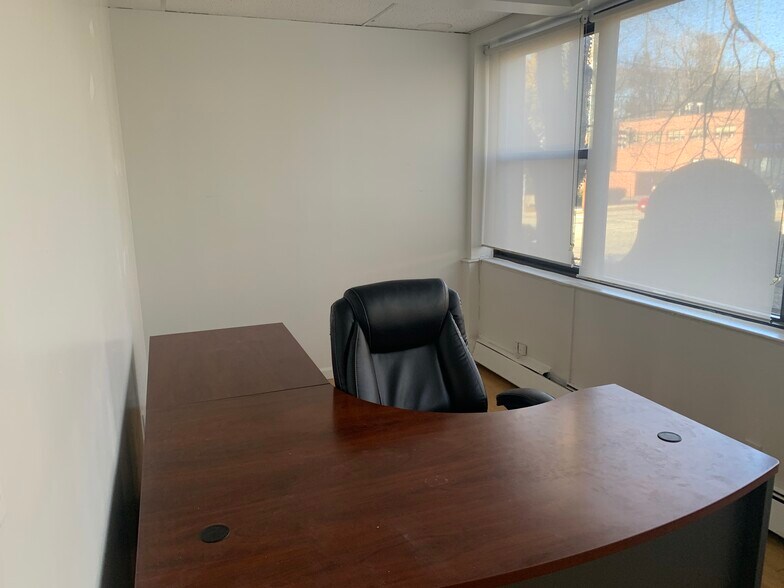 More Photos Of 350 Northern Blvd, Great Neck Office For Lease