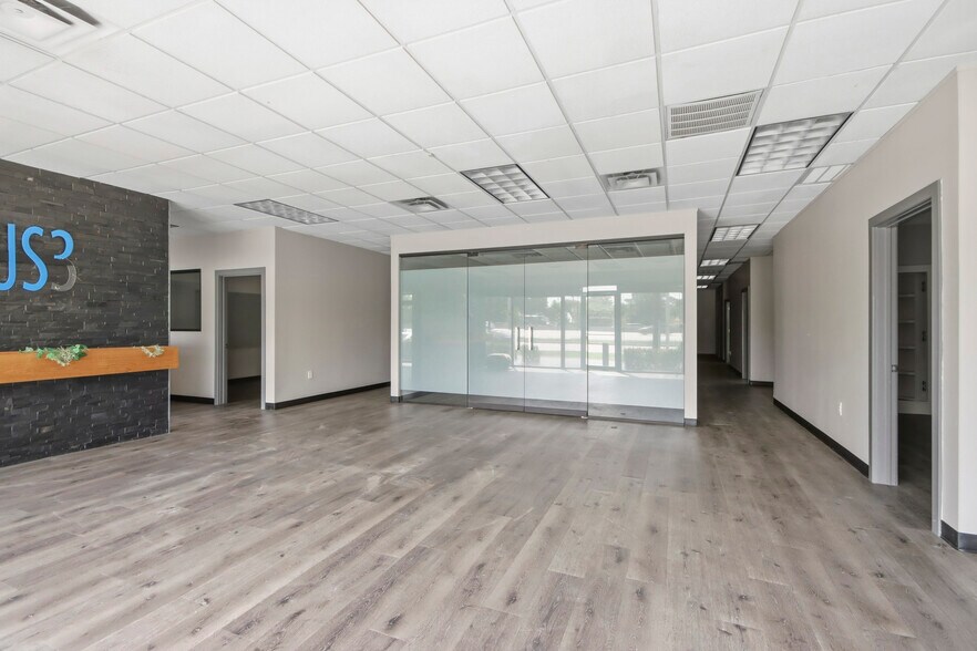 More Photos Of 25319 Interstate 45, Spring Medical For Lease