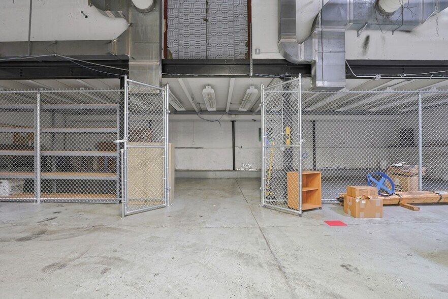 More Photos Of 1 Lawton St, Yonkers Manufacturing For Sale