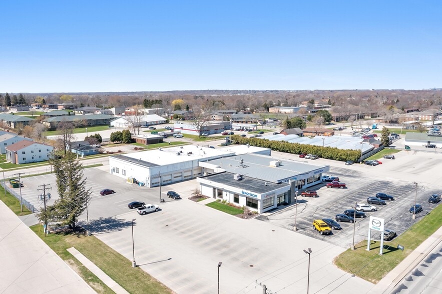 Primary Photo Of 1988 E Mason St, Green Bay Auto Dealership For Sale
