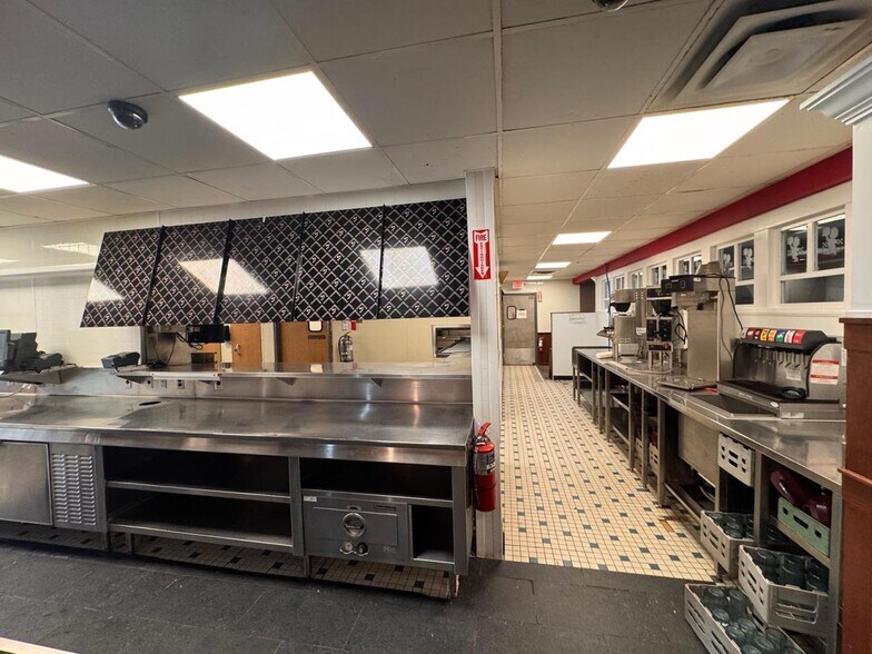 More Photos Of 1830 Columbus Ave, Washington Court House Restaurant For Sale