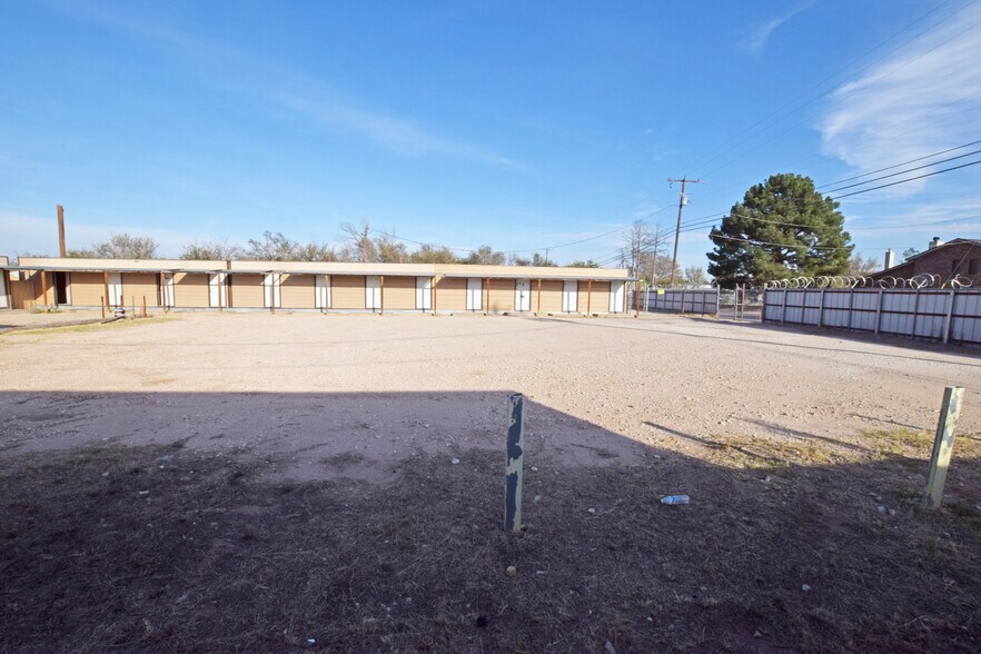 More Photos Of 305 E 57th St, Odessa Warehouse For Sale