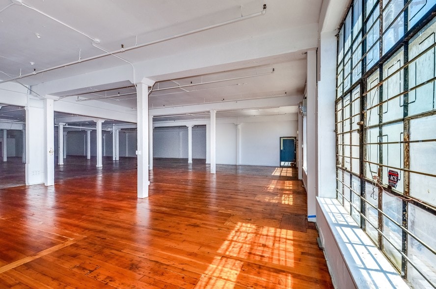 More Photos Of 937-939 S Maple Ave, Los Angeles Warehouse For Lease