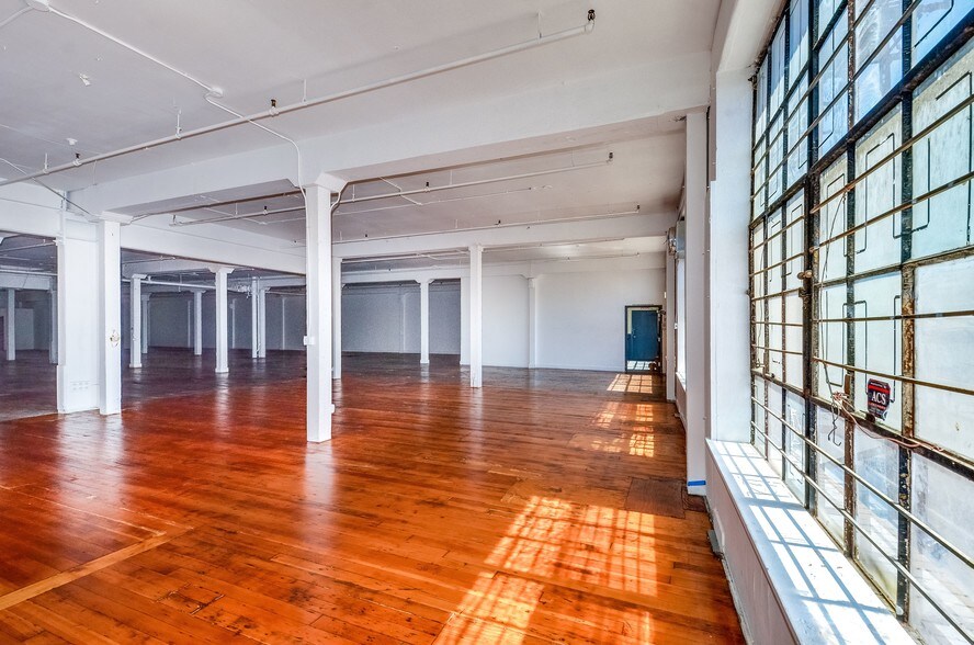 More Photos Of 937-939 S Maple Ave, Los Angeles Warehouse For Lease