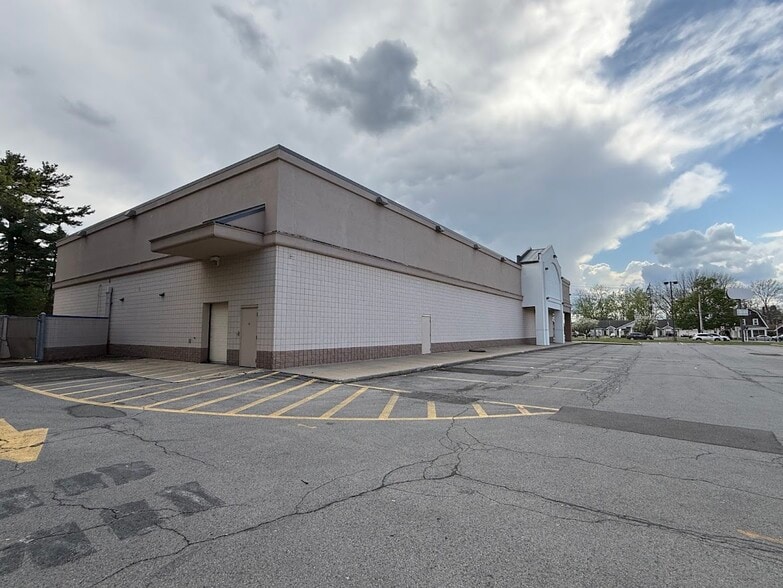 More Photos Of 2616 Brewerton Rd, Mattydale Drugstore For Lease