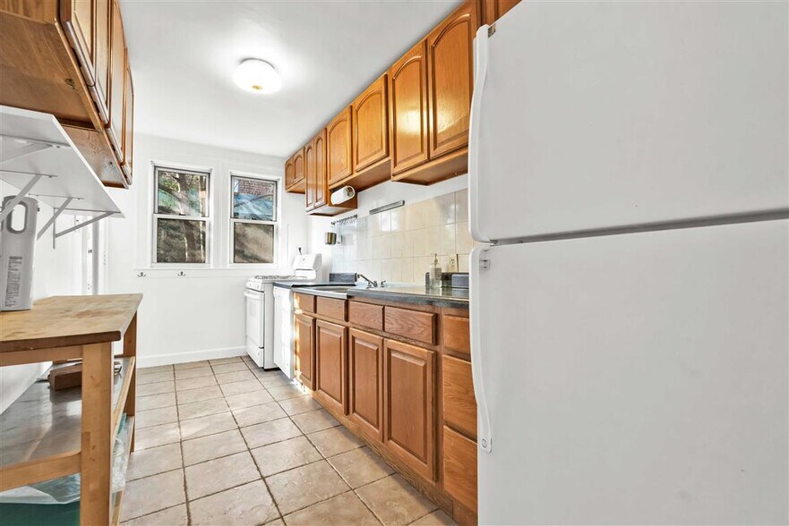More Photos Of 3930 45th St, Sunnyside Apartments For Sale