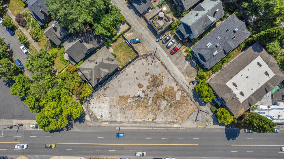 More Photos Of 1312-1334 SE Hawthorne Blvd, Portland Land For Sale