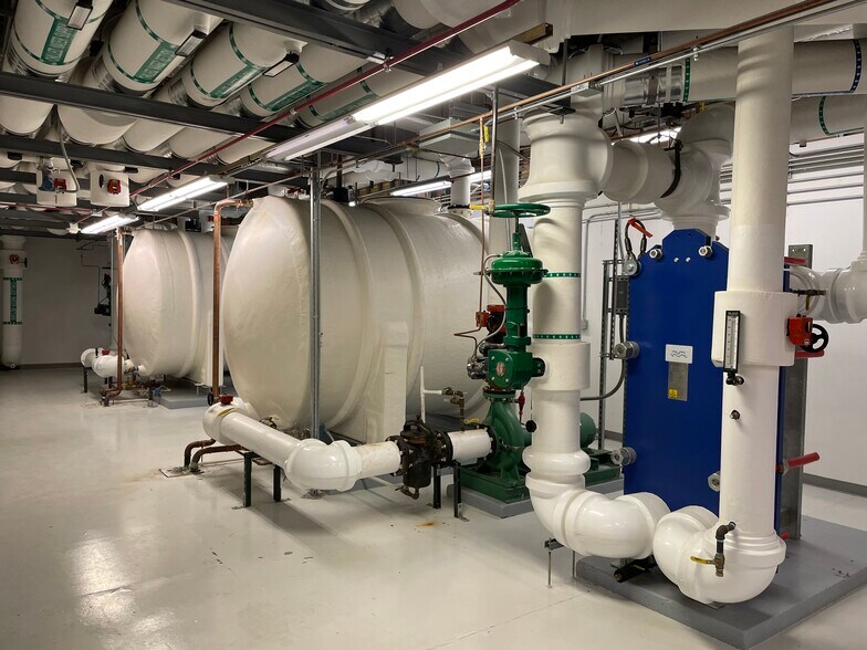 More Photos Of 1706 Governor Rd, Marshalltown Office For Sale