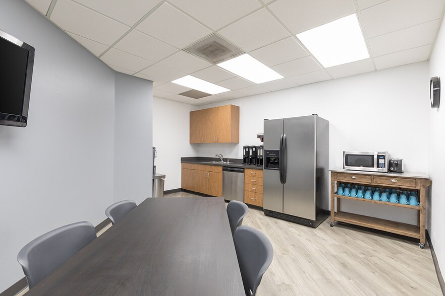 More Photos Of 5150 E Pacific Coast Hwy, Long Beach Coworking Space