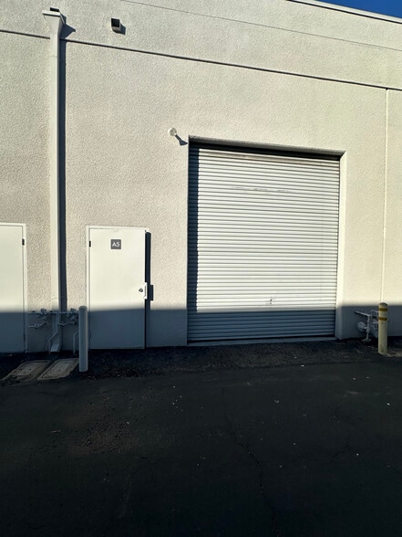 More Photos Of 711 W 17th St, Costa Mesa Warehouse For Sale