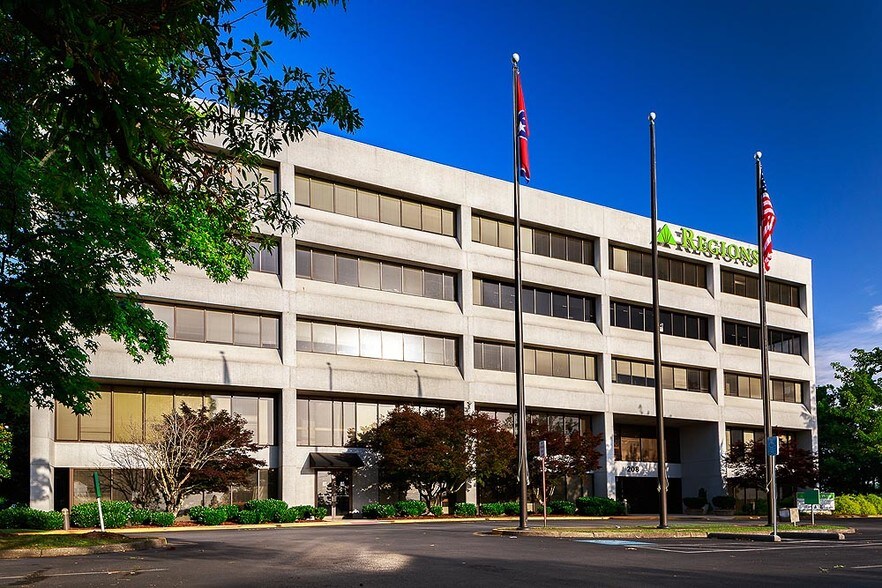 More Photos Of 208 Sunset Dr, Johnson City Office For Lease