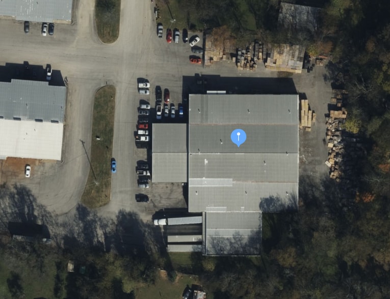 Primary Photo Of 894 W Albert Gallatin Ave, Gallatin Warehouse For Lease