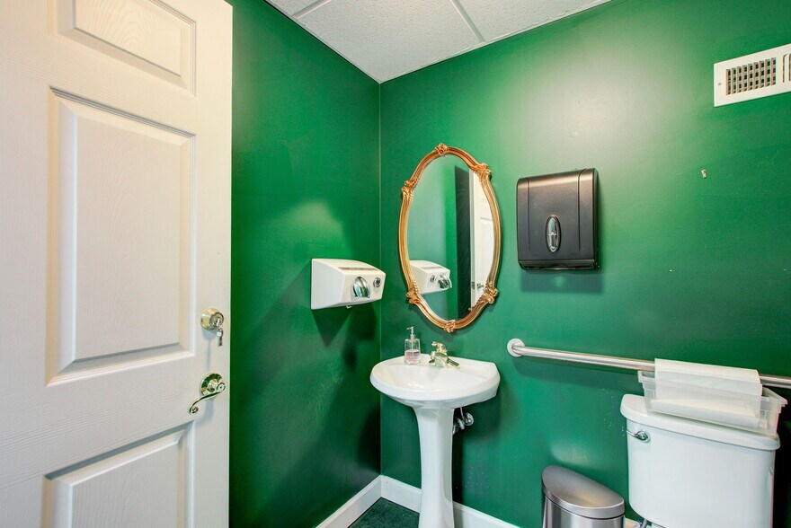 More Photos Of 555 Sun Valley Dr, Roswell Office For Sale