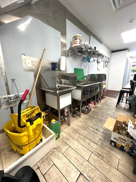 More Photos Of 604 W York St, Philadelphia Storefront Retail Residential For Sale