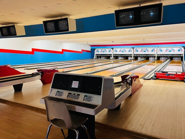 More Photos Of 131 S Thorp St, Marion Sports And Entertainment For Sale