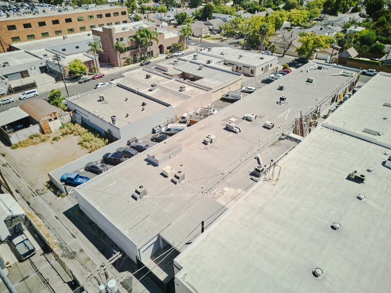 More Photos Of 15013-15019 Califa St, Van Nuys Manufacturing For Lease