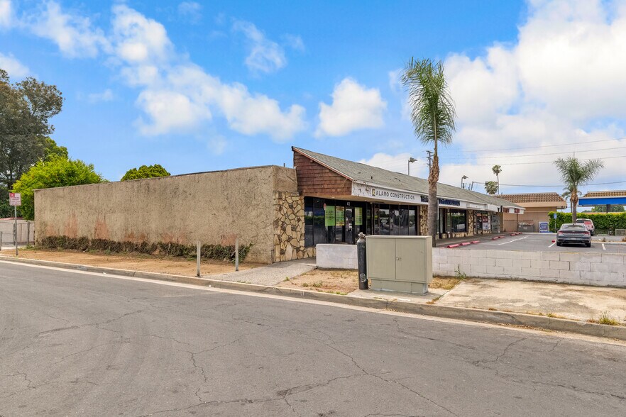 More Photos Of 472-484 S Citrus Ave, Azusa Freestanding For Lease