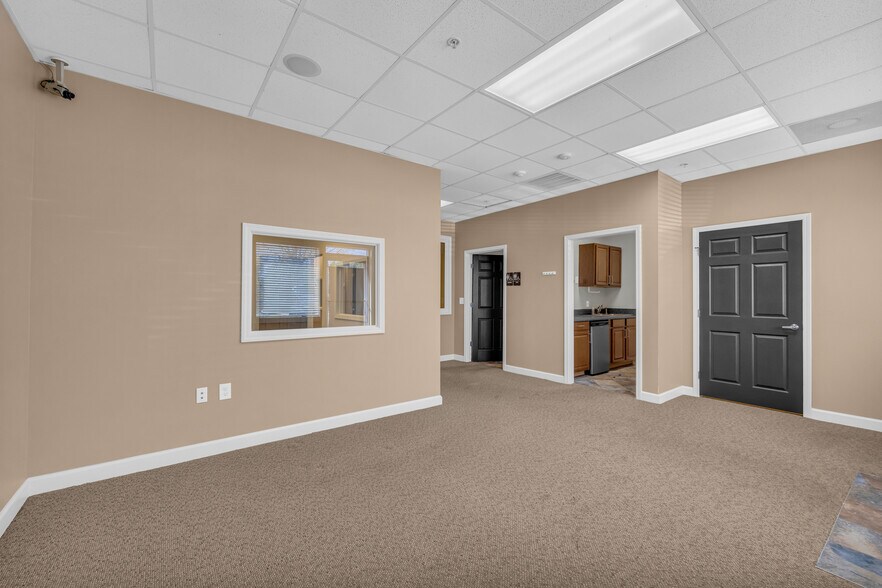 More Photos Of 40 Chamisa Rd, Covington Distribution For Lease