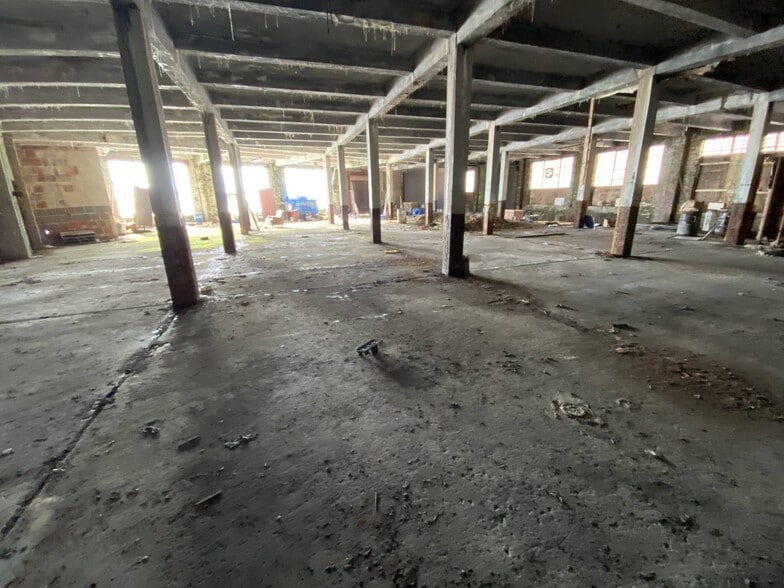 More Photos Of 926-938 E Monument St, Baltimore Warehouse For Sale