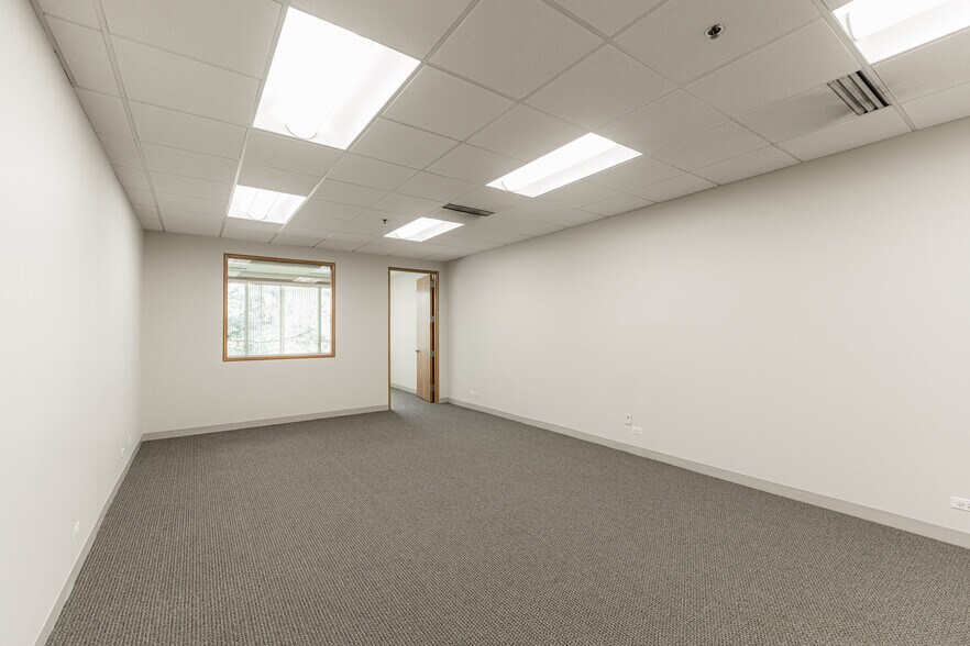 More Photos Of 290 Springfield Dr, Bloomingdale Medical For Lease